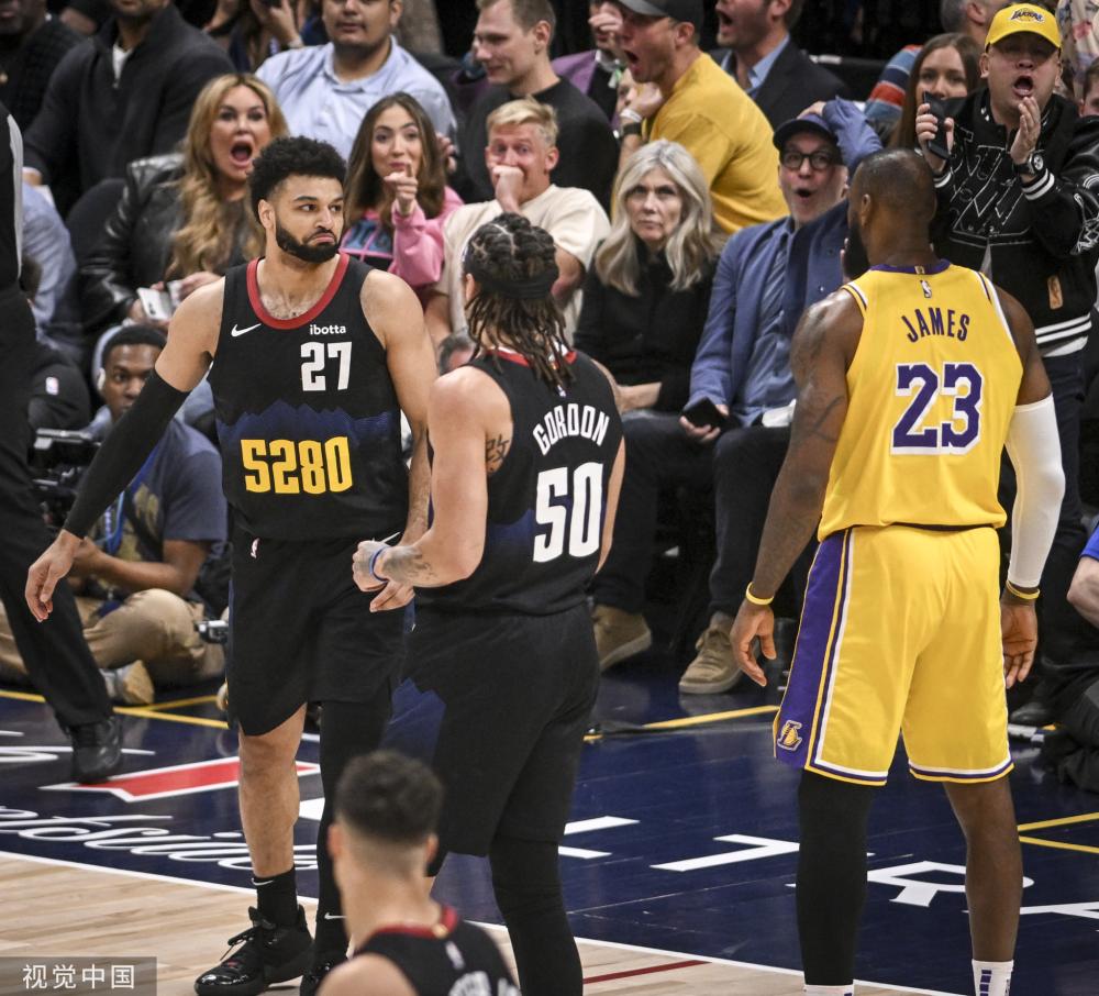 主帅在采访 主帅在采访