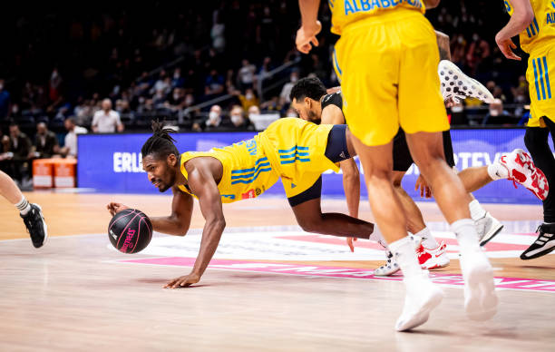 界对于场边 界对于场边