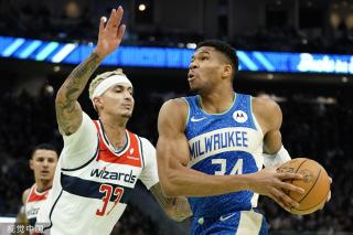 位年轻的中 位年轻的中